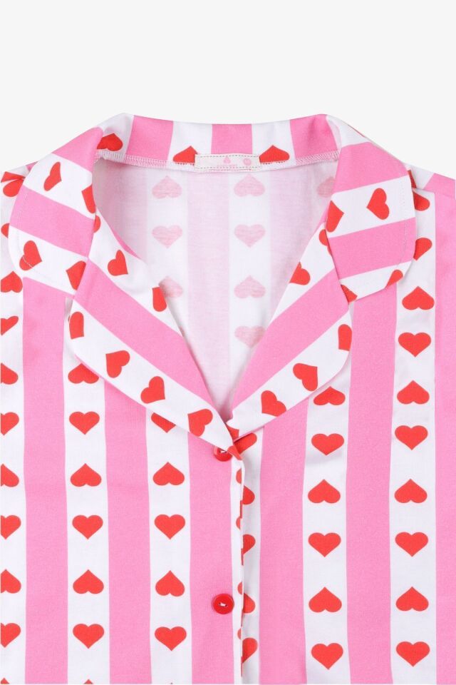 Kadın Pamuklu Kısa Kollu Gömlek Yaka Kalp Desenli Şortlu Pijama Takımı KO7309TS-1 Pembe Büyük Kalp Desenli - L - KO7309TS-1 Pembe Büyük Kalp Desenli - L
