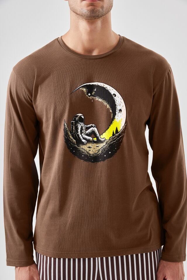 Erkek Pamuklu Uzun Kollu Üst Astronot Baskılı Alt Çizgili Pijama Takımı Kahverengi - Beyaz - XL