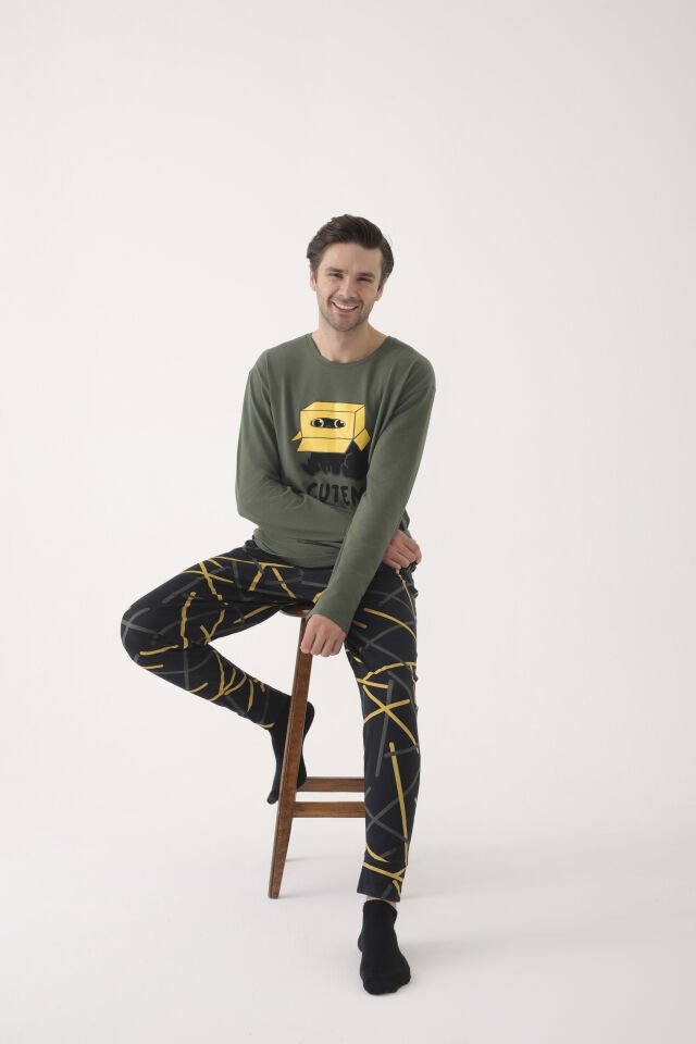 Erkek Pamuklu Uzun Kollu Üst Baskılı Alt Desenli Cepli Pijama Takımı