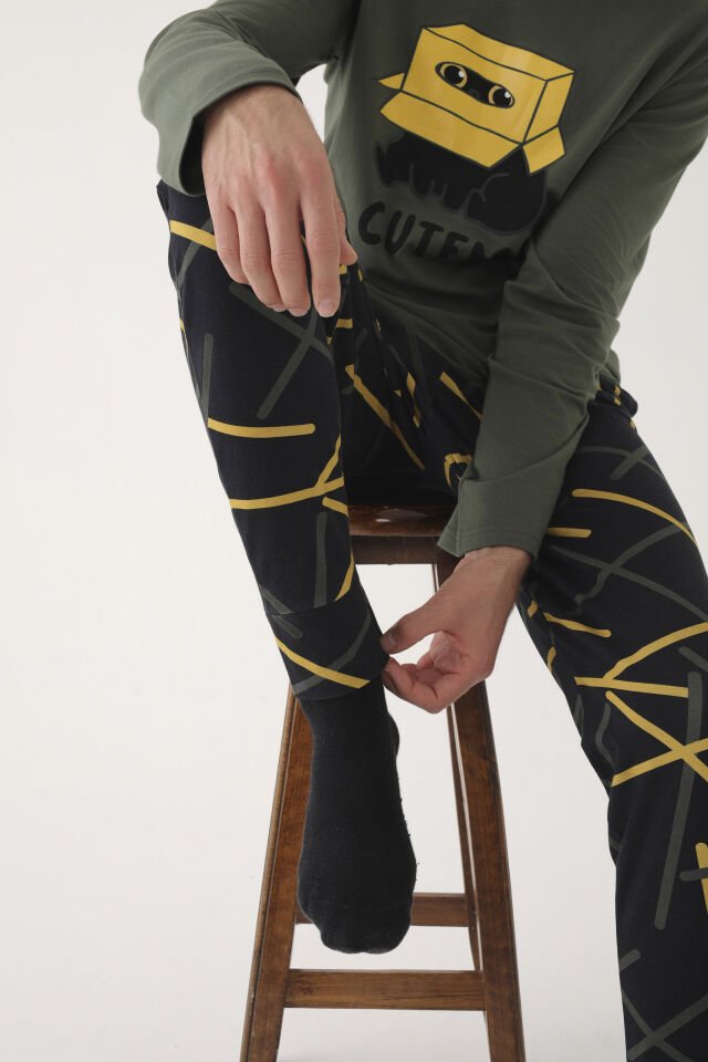 Erkek Pamuklu Uzun Kollu Üst Baskılı Alt Desenli Cepli Pijama Takımı