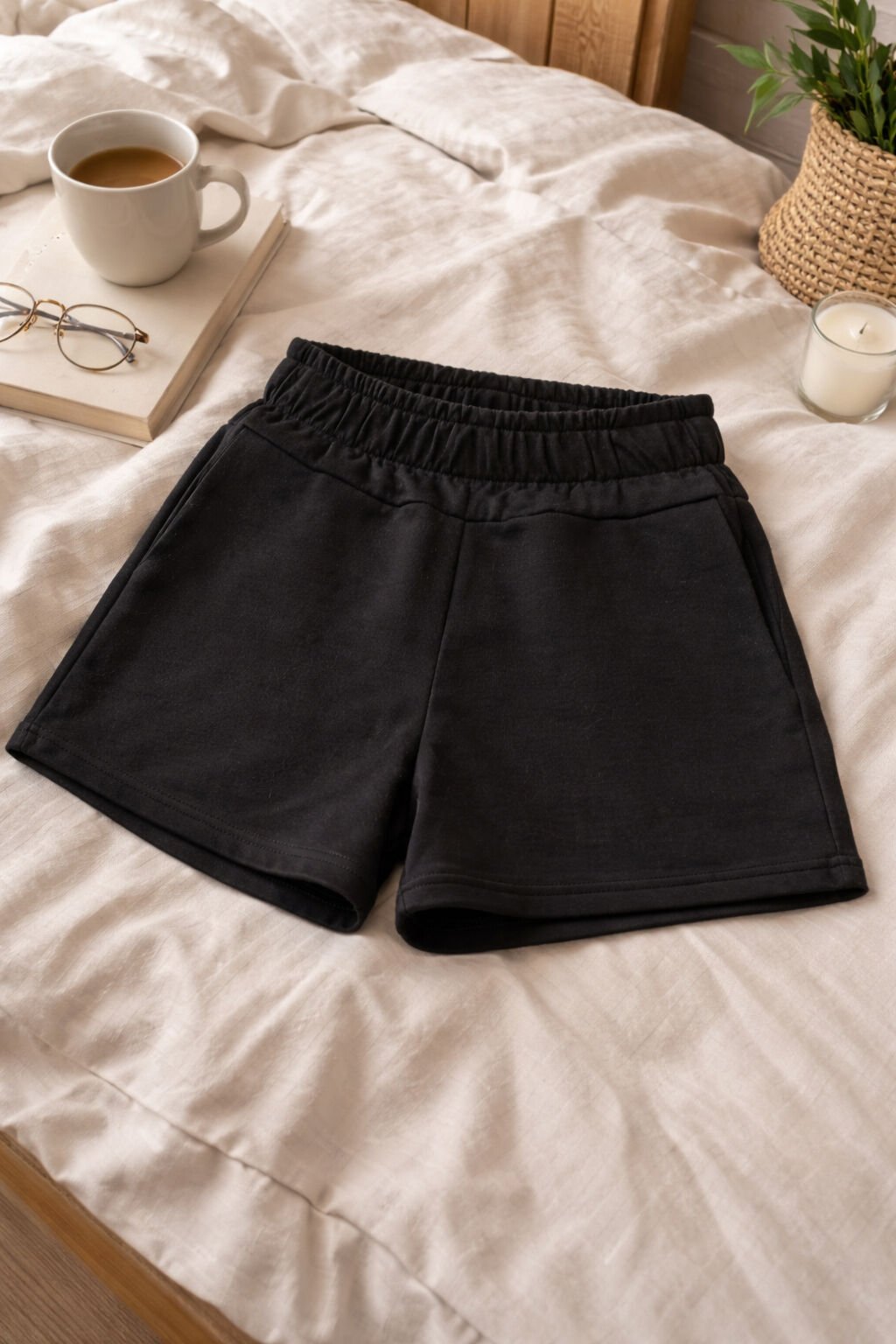Kadın Pamuklu Siyah Bel Lastik Detaylı Şort L - Siyah