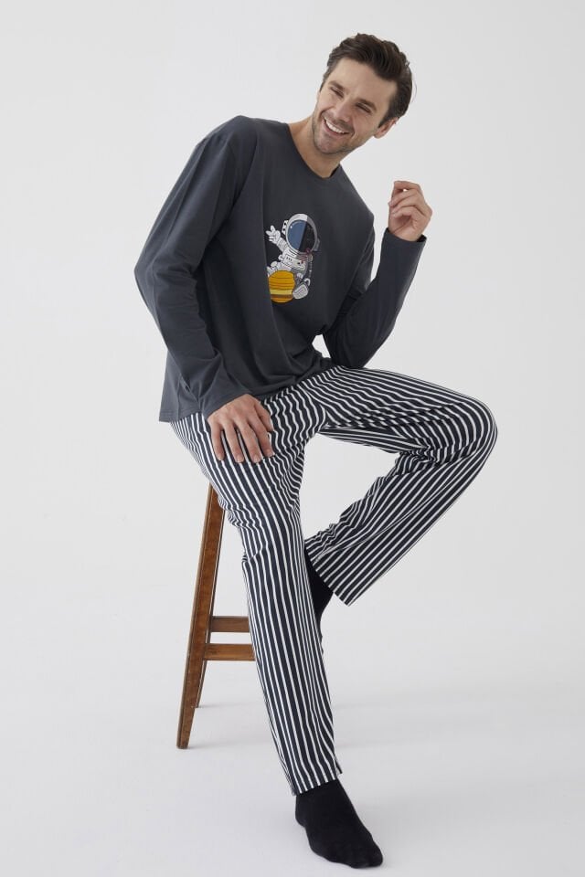 Erkek Pamuklu Uzun Kollu Üst Astronot Baskılı Alt Çizgili Pijama Takımı